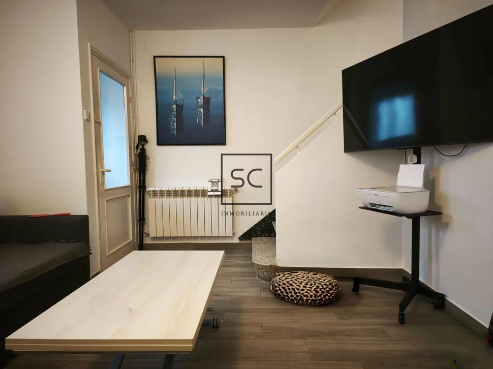 Casa pareada con patio en catabois, ferrol