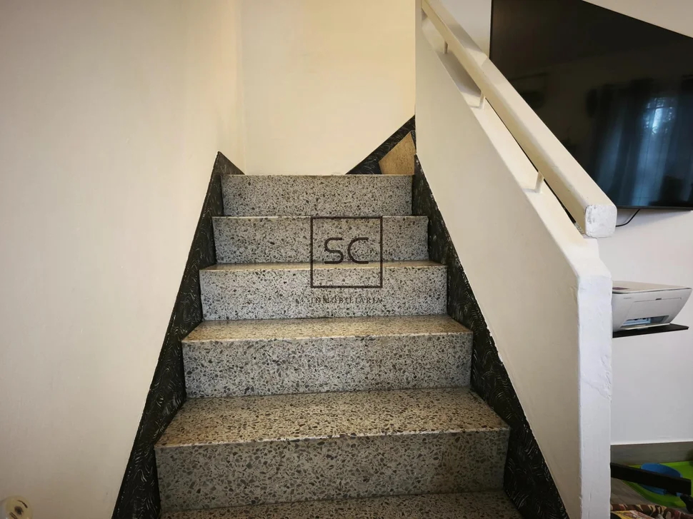 Casa pareada con patio en catabois, ferrol