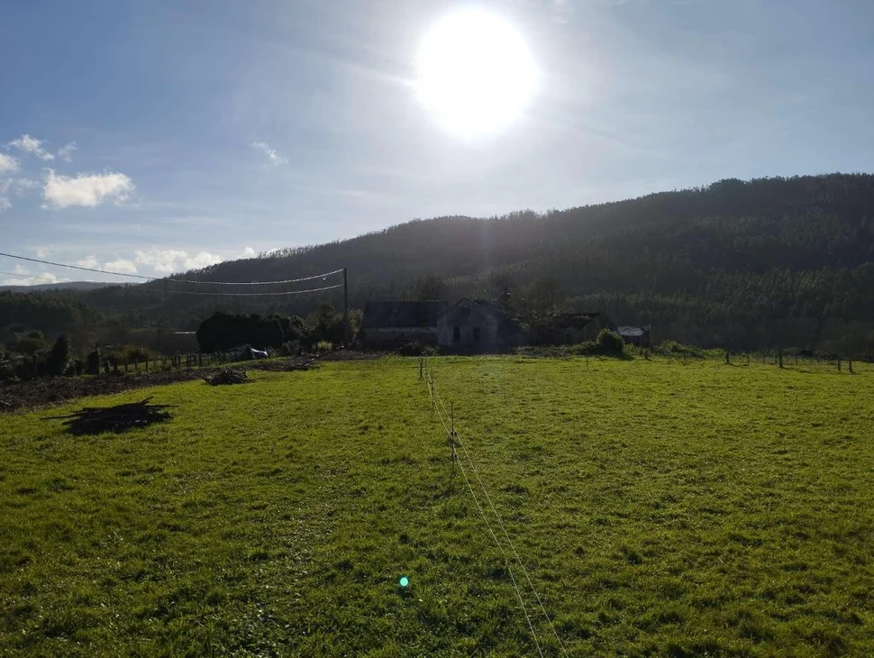 Casa para rehabilitar y gran finca en san román, cedeira