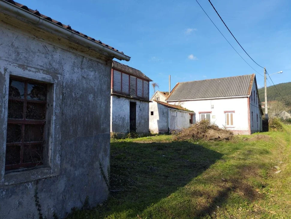 Casa para rehabilitar y gran finca en san román, cedeira