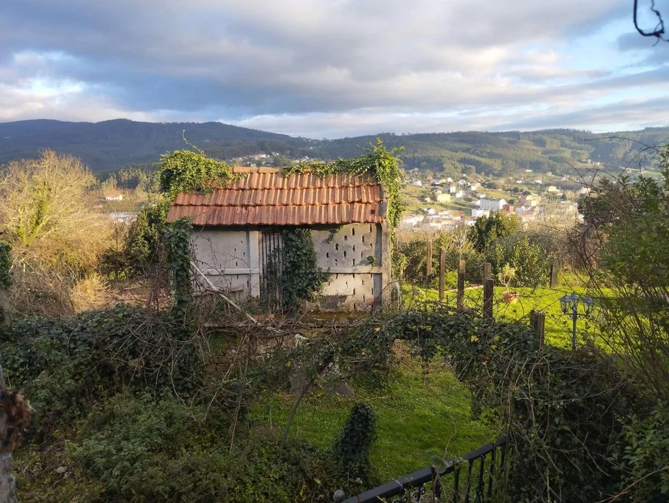 Casa adosada para rehabilitar en cedeira