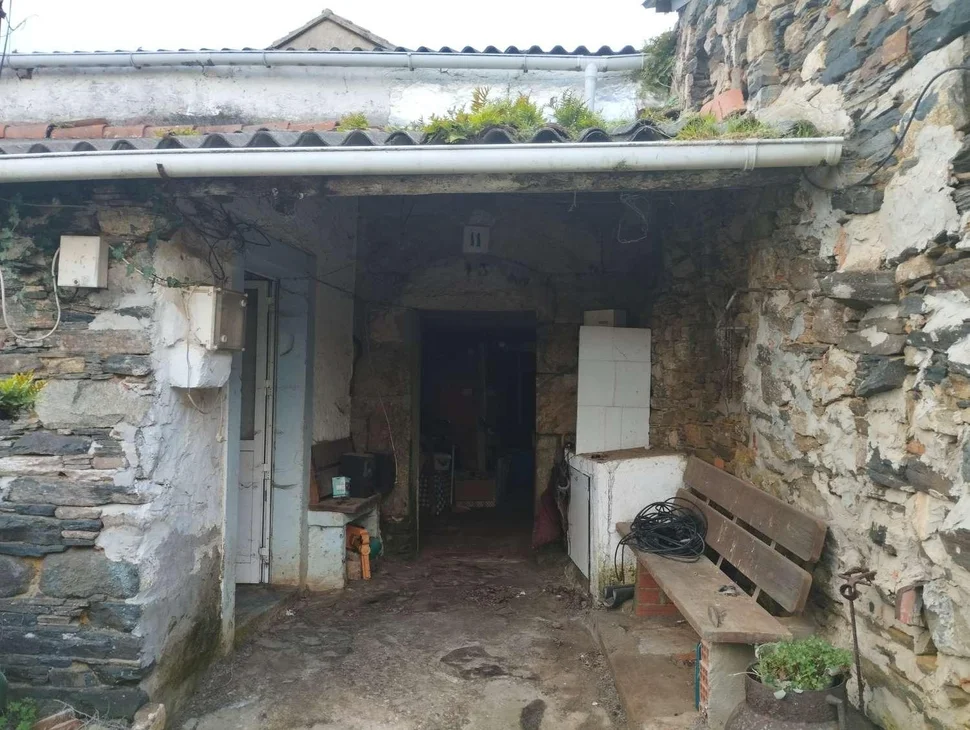 Casa adosada para rehabilitar en cedeira