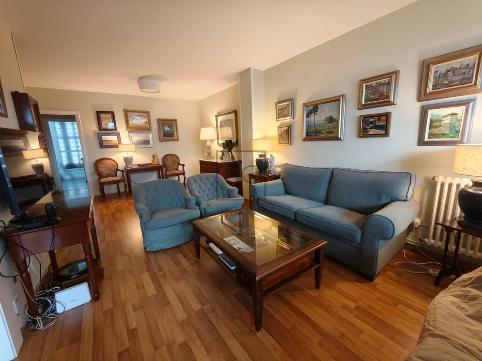 Amplio piso con ascensor, garaje y terraza en ferrol (centro)