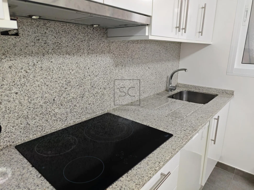 Amplio piso con ascensor, garaje y terraza en ferrol (centro)