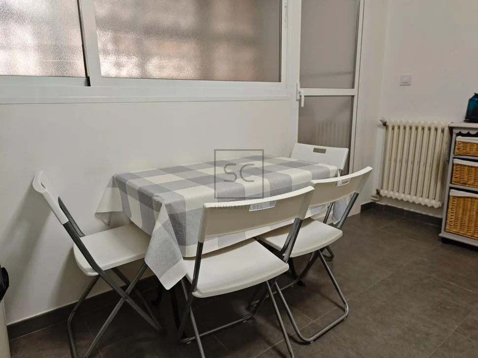 Amplio piso con ascensor, garaje y terraza en ferrol (centro)