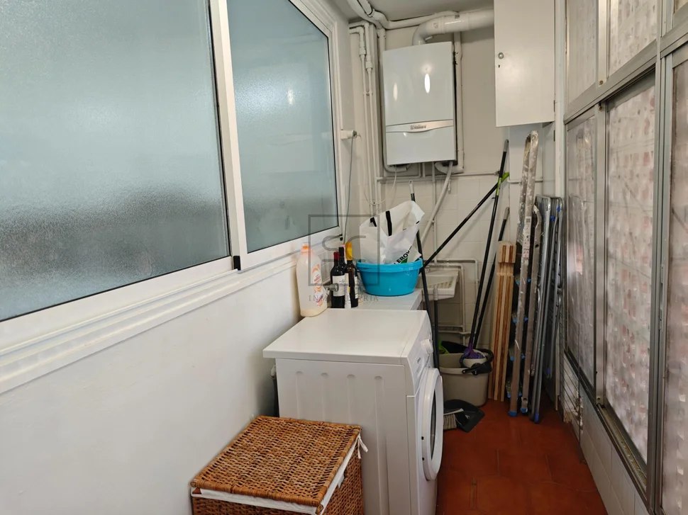 Amplio piso con ascensor, garaje y terraza en ferrol (centro)