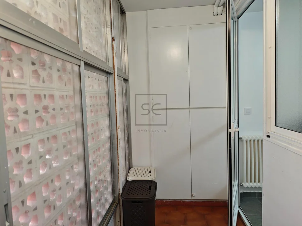 Amplio piso con ascensor, garaje y terraza en ferrol (centro)