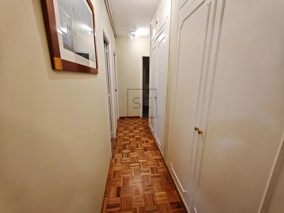 Amplio piso con ascensor, garaje y terraza en ferrol (centro)