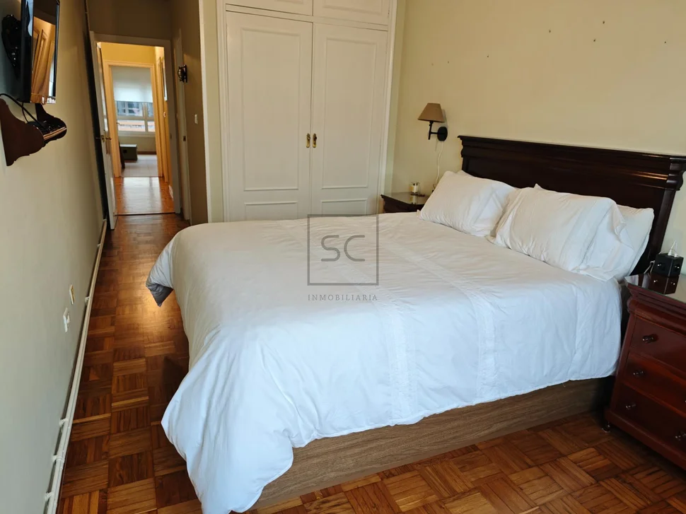 Amplio piso con ascensor, garaje y terraza en ferrol (centro)