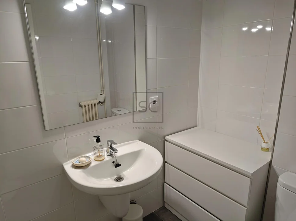 Amplio piso con ascensor, garaje y terraza en ferrol (centro)