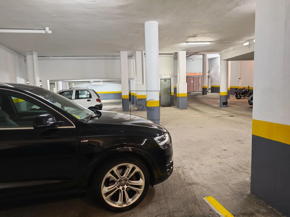 Amplio piso con ascensor, garaje y terraza en ferrol (centro)