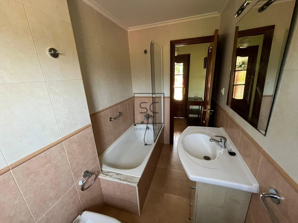 Casa de 3 plantas y garaje en meirás, valdoviño