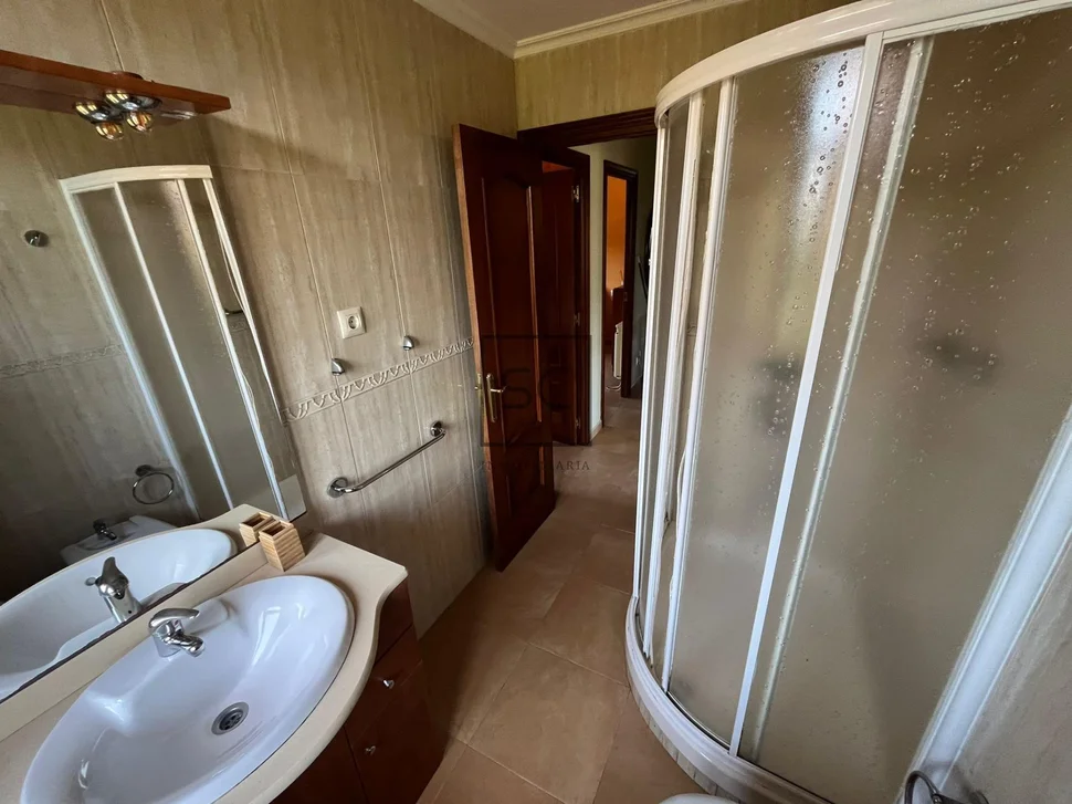 Casa de 3 plantas y garaje en meirás, valdoviño