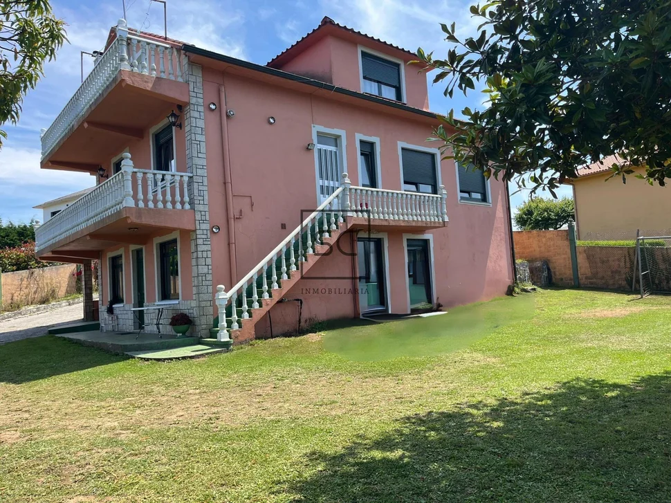 Casa de 3 plantas y garaje en meirás, valdoviño