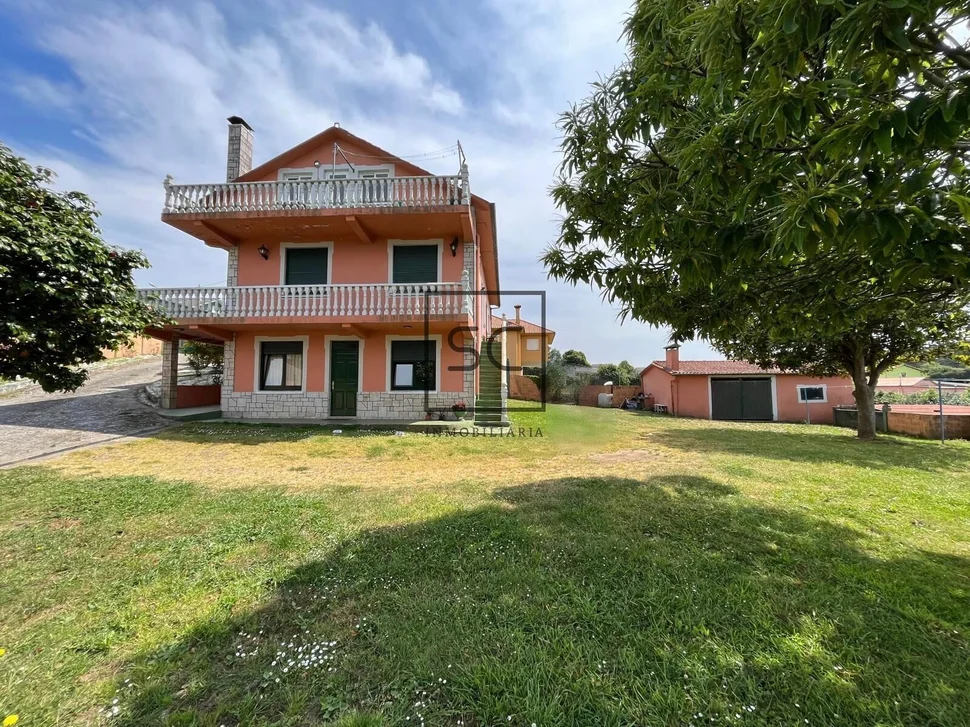 Casa de 3 plantas y garaje en meirás, valdoviño