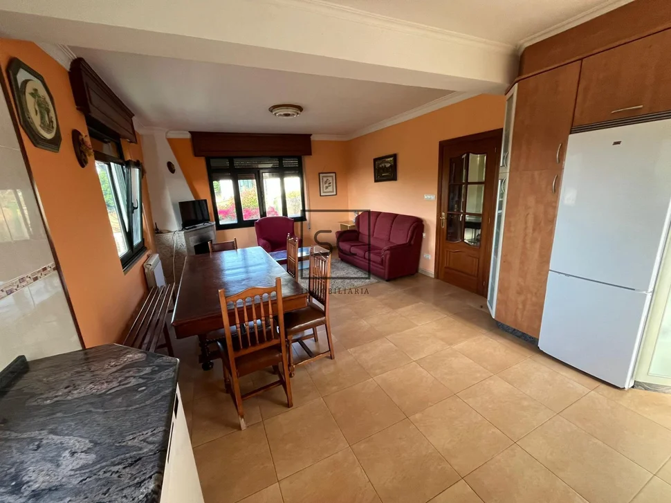 Casa de 3 plantas y garaje en meirás, valdoviño