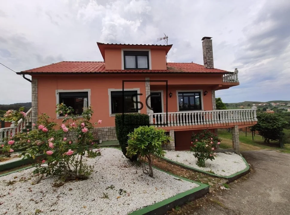 Casa de 3 plantas y garaje en Meirás, Valdoviño.
