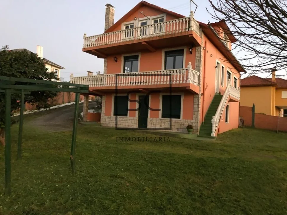 Casa de 3 plantas y garaje en Meirás, Valdoviño.