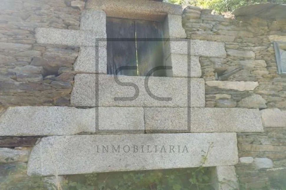 Casa para rehabilitar con gran finca en begonte