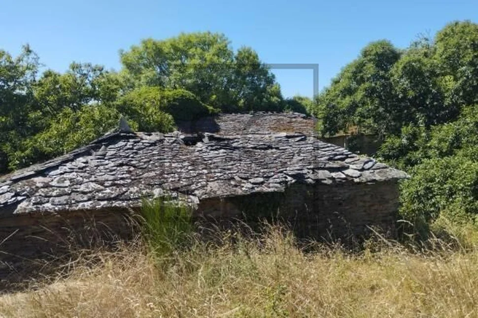 Casa para rehabilitar con gran finca en begonte