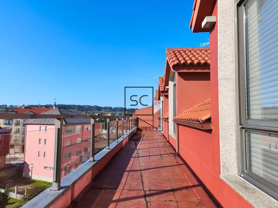 Ático con terraza en ares