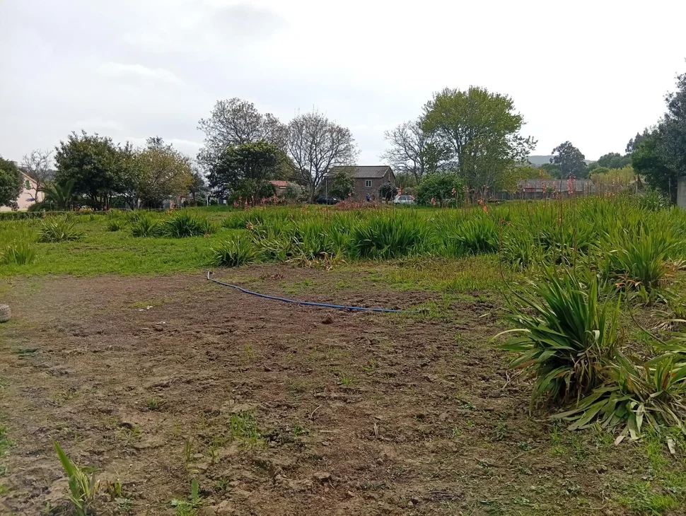 Casa de piedra con finca rústica en serantes, ferrol