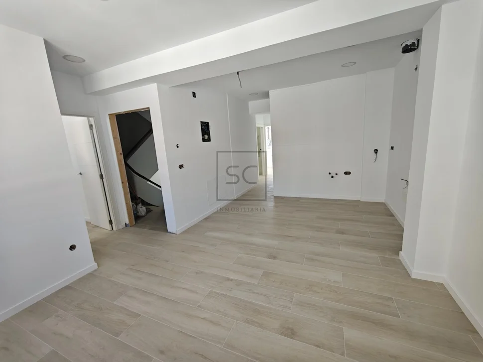 Piso reformado con garaje y trastero en esteiro, ferrol