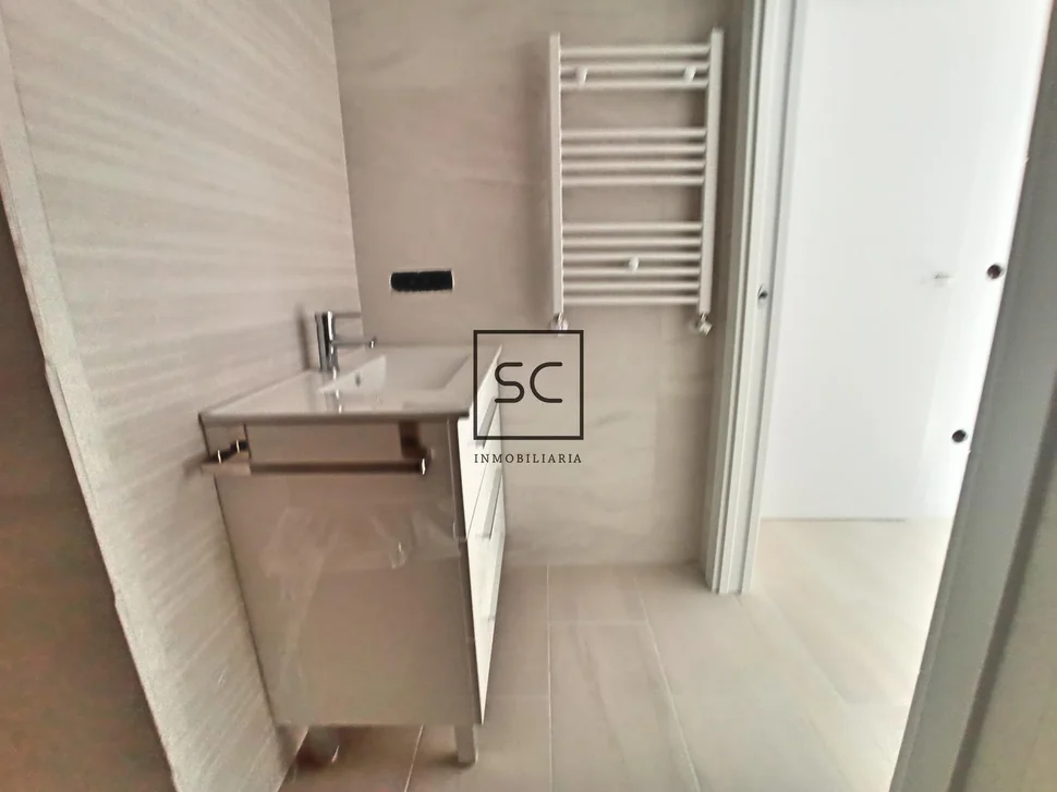 Piso reformado con garaje y trasteros en esteiro, ferrol