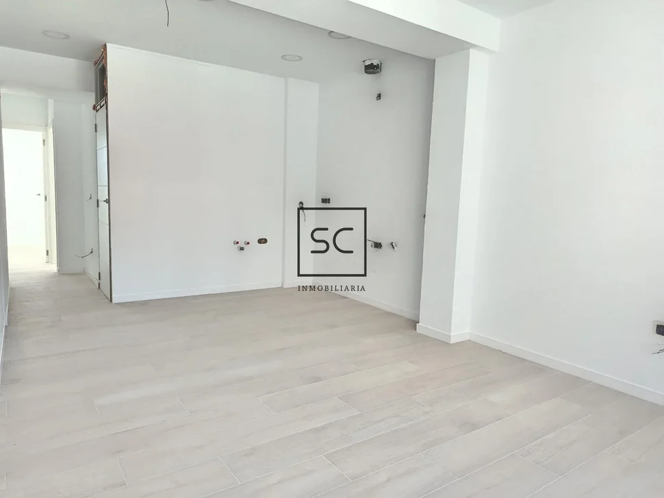 Piso reformado con garaje y trasteros en esteiro, ferrol