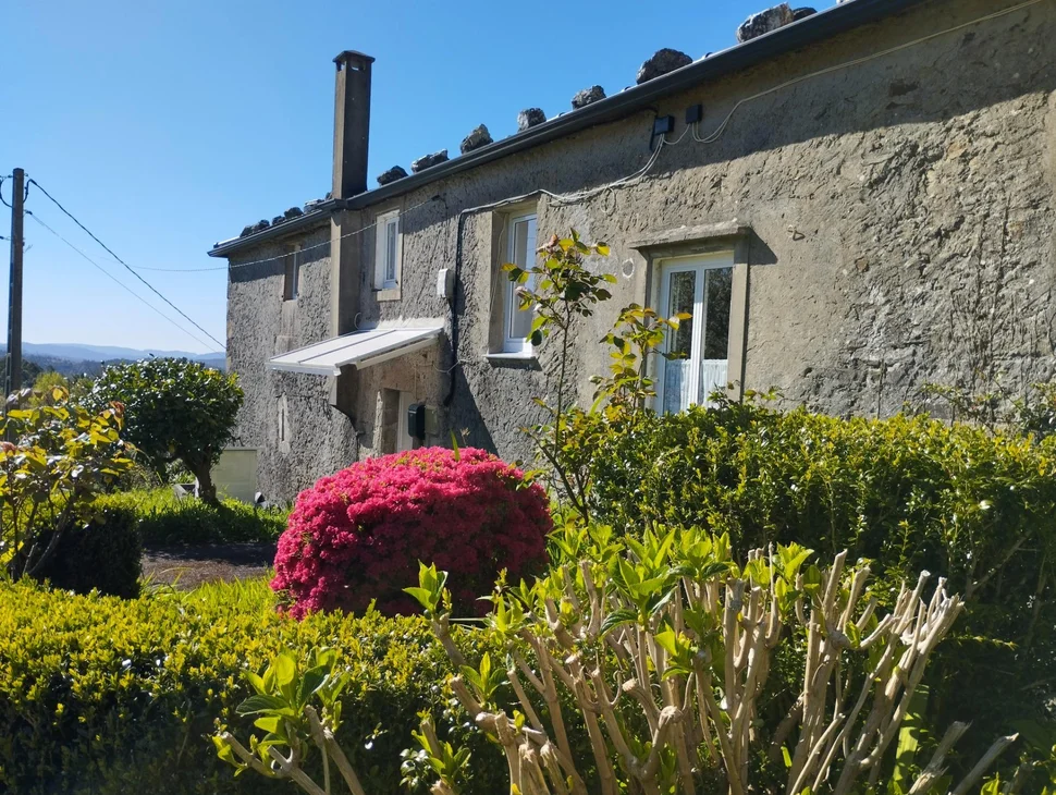 Casa de piedra en as somozas