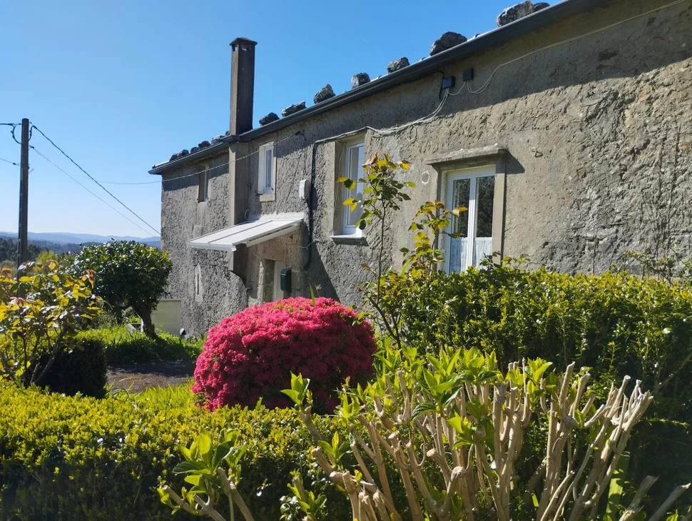 Casa de piedra en as somozas