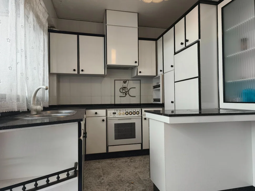 Piso con ascensor en santa cecilia, narón