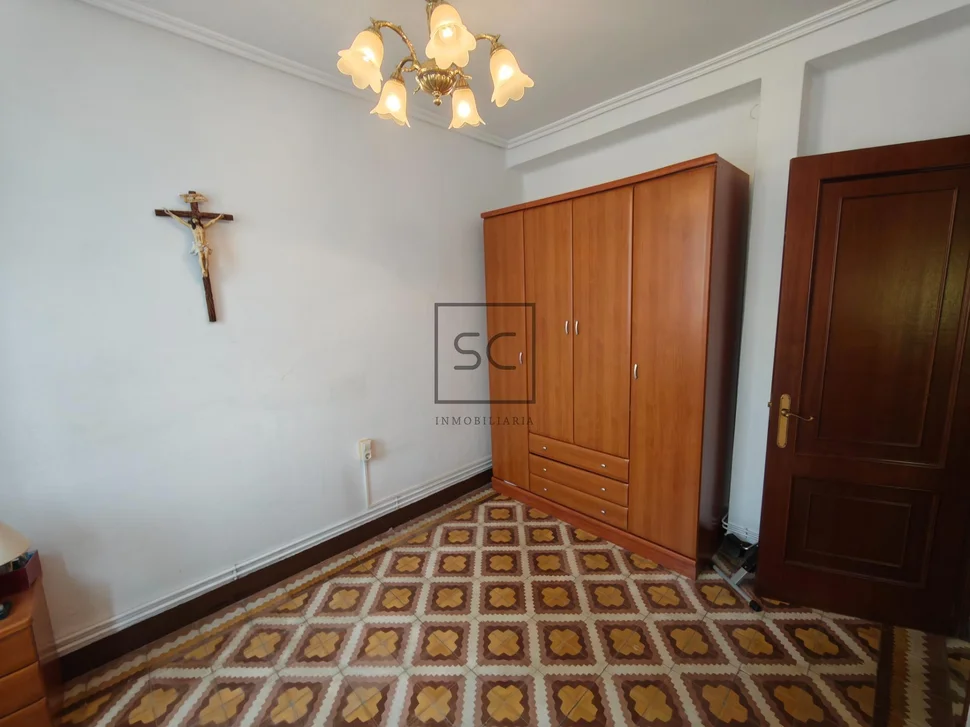 Casa con jardín y garaje en porta nova, ferrol