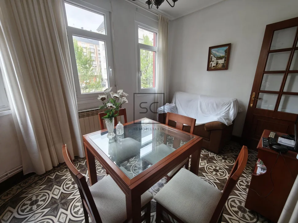 Casa con jardín y garaje en porta nova, ferrol