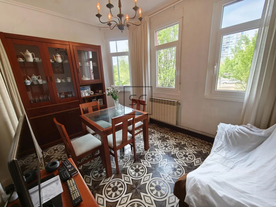 Casa con jardín y garaje en porta nova, ferrol