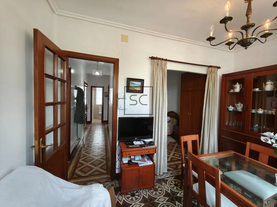 Casa con jardín y garaje en porta nova, ferrol