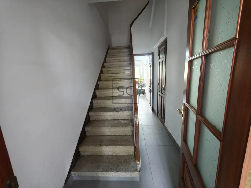 Casa con jardín y garaje en porta nova, ferrol