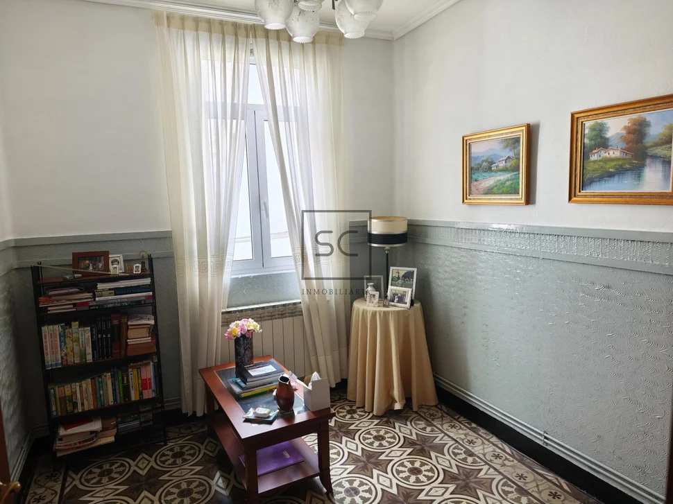 Casa con jardín y garaje en porta nova, ferrol