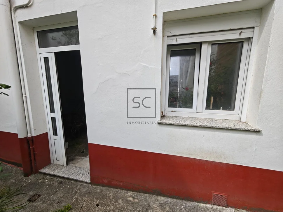 Casa con jardín y garaje en porta nova, ferrol