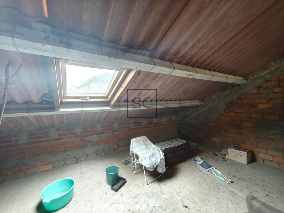 Casa con jardín y garaje en porta nova, ferrol