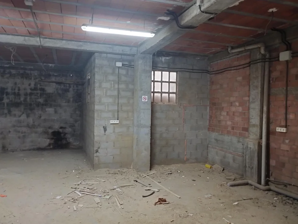 Bajo comercial en Santa Cecilia, Narón.