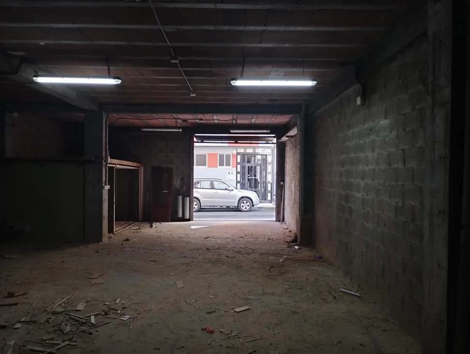 Bajo comercial en Santa Cecilia, Narón.