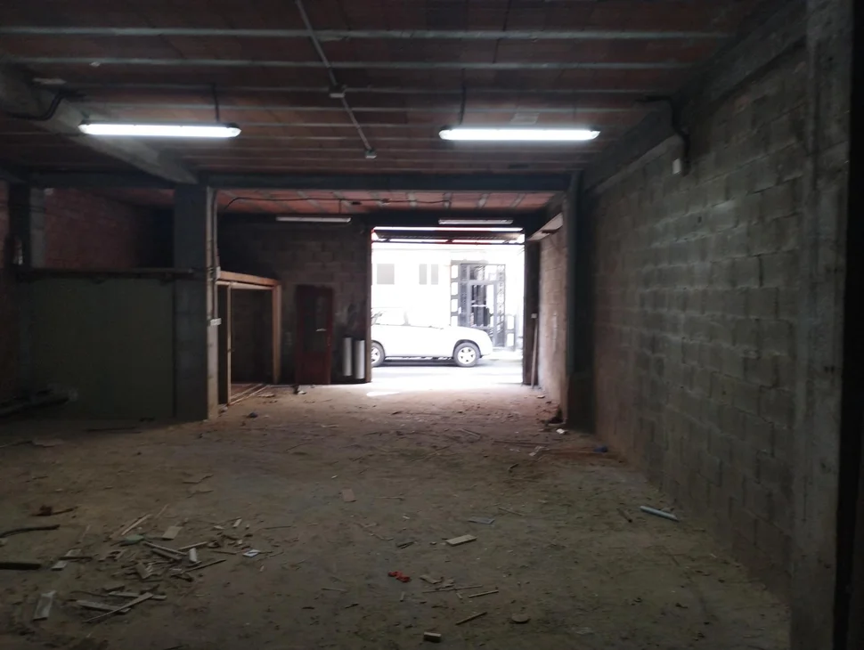 Bajo comercial en Santa Cecilia, Narón.