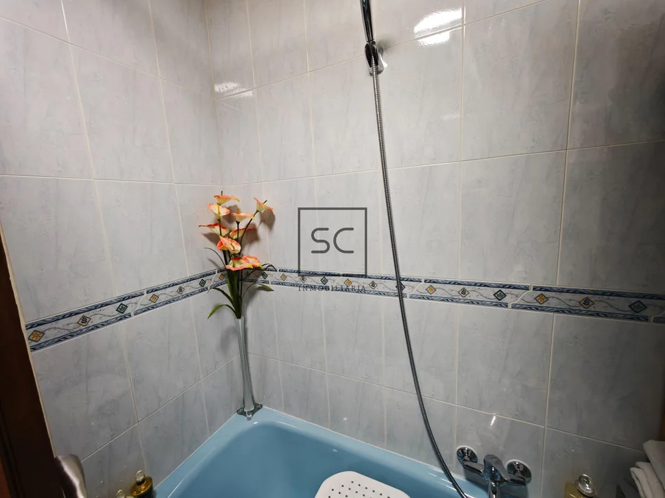 Piso con garaje, ascensor y trastero en ultramar, ferrol