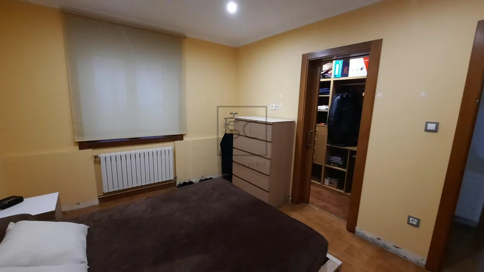 Chalet adosado con finca en neda