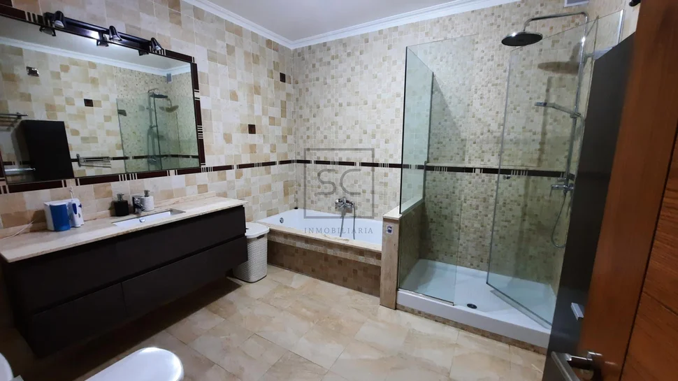 Chalet adosado con finca en neda