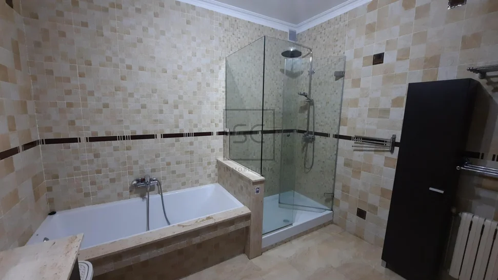 Chalet adosado con finca en Neda