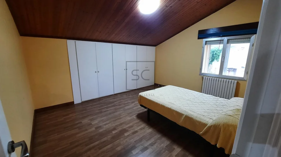 Chalet adosado con finca en neda