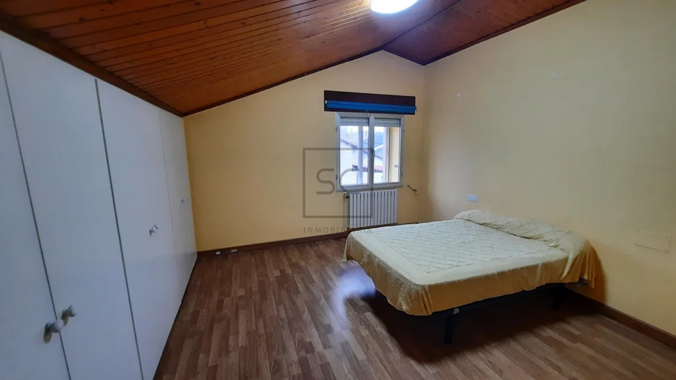 Chalet adosado con finca en Neda