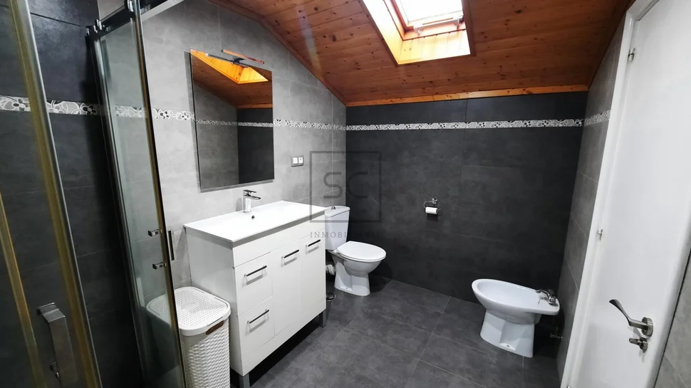 Chalet adosado con finca en neda